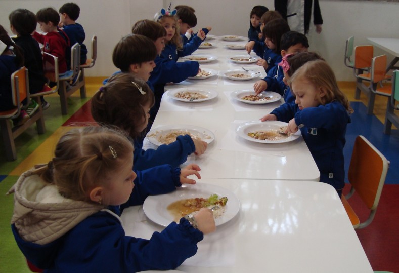 NOVIDADE DURANTE AS REFEIÇÕES DO INFANTIL 3